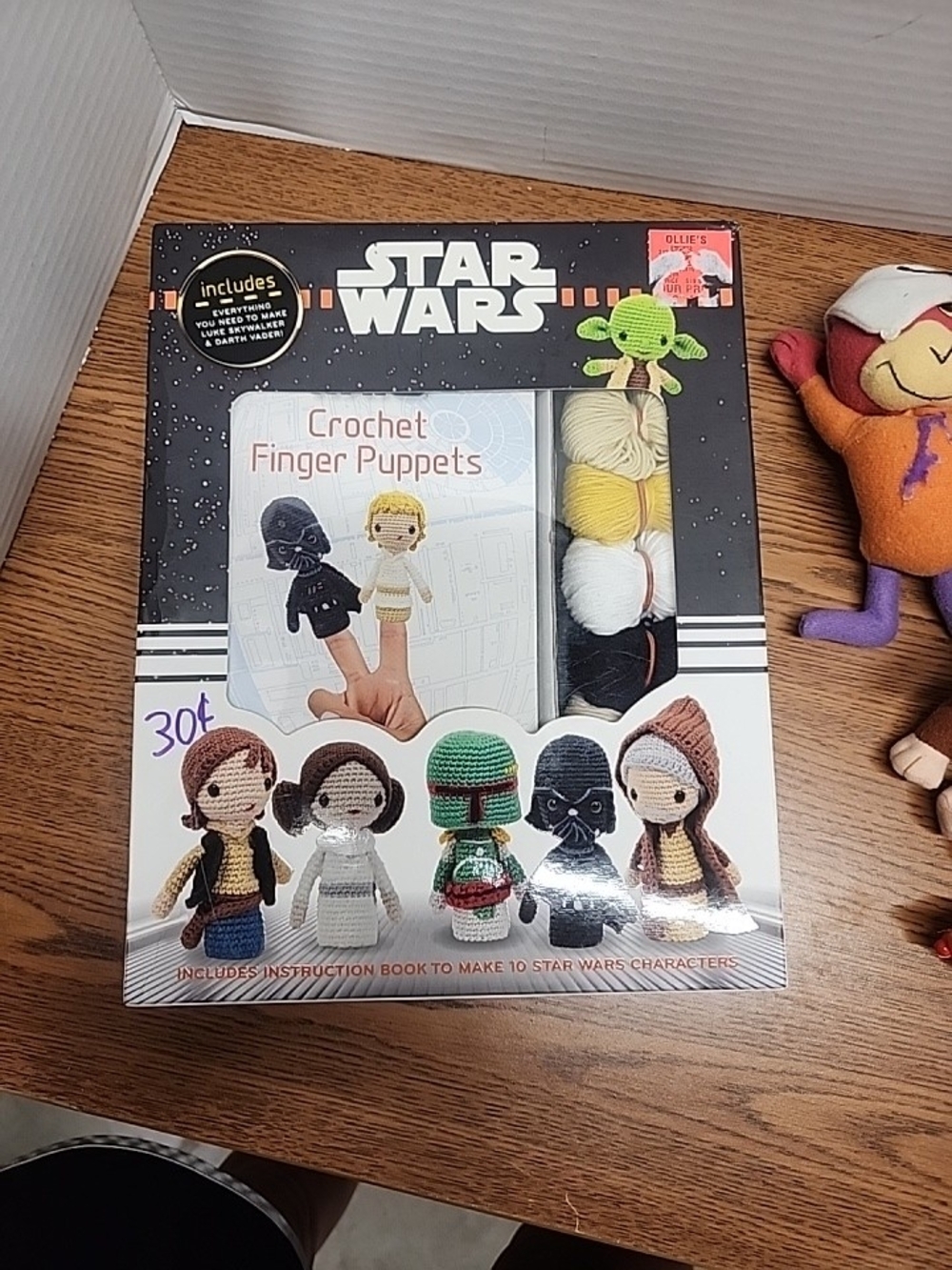 Star Wars Crochet Finger Puppets Kit - Black, Green, White, Yellow, Brown
